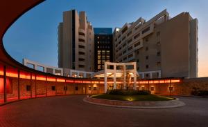 O edifício em que o resort se localiza
