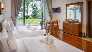 Postel nebo postele na pokoji v ubytování Grand Argyle Resort