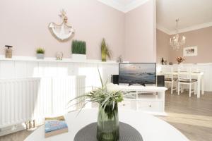 a living room with a vase of flowers on a table at Alte Da h me Haus 2 in Dahme