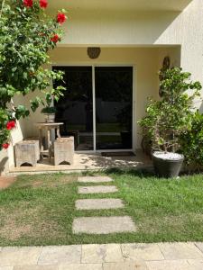 a house with a patio with a table and chairs at Solar Água Pipa 119 in Pipa