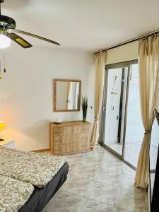 Łóżko lub łóżka w pokoju w obiekcie Sinforosa Park Apartments
