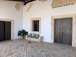 a building with two doors and a couch in a courtyard at Santa Lucía in Jerez de la Frontera