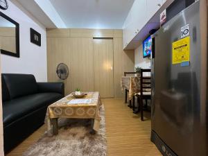 Restoran atau tempat makan lain di Stylish 1BR with Wifi and Queen size bed in Grace Res