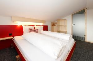 Postel nebo postele na pokoji v ubytování Alpinhotel Bort