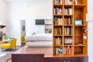 The library in Az apartmant