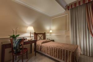 Llit o llits en una habitació de Palazzo Cardinal Cesi