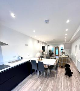 Kuchyň nebo kuchyňský kout v ubytování Mode Apartments St Annes