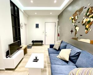 A television and/or entertainment centre at Dreamy Apartment City Center 11 thesbnbgr