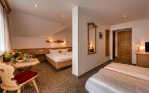 Postel nebo postele na pokoji v ubytování Hotel Gasthof Alter Wirt