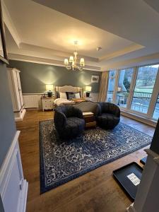 a large living room with a bed and a rug at The Inn At Grasmere in Grasmere