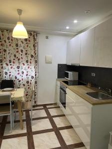 Kuchyň nebo kuchyňský kout v ubytování Apartamento de 2 dormitorios cerca Paseo Marítimo + 11 fotografií