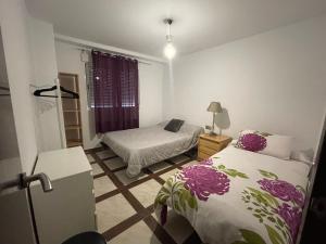 Postel nebo postele na pokoji v ubytování Apartamento de 2 dormitorios cerca Paseo Marítimo