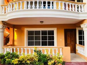 Rõdu või terrass majutusasutuses Apartment in Bibijagua Beach with pool, Punta Cana