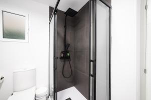 Ένα μπάνιο στο Moonkey - Apartamento mediterráneo con jacuzzi y luz natural