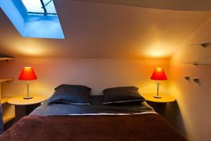 a bedroom with a bed and two lamps on tables at Stopover in Vizille #EL in Vizille