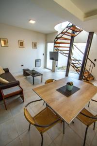 a living room with a wooden table and chairs at Gasparetto Lofts in Godoy Cruz