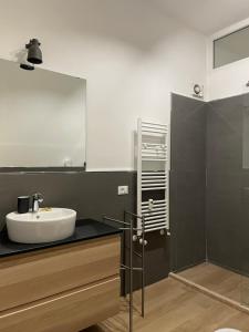 A bathroom at •TO ROME WITH LOVE•