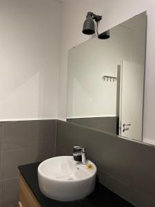 A bathroom at •TO ROME WITH LOVE•