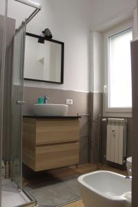 A bathroom at •TO ROME WITH LOVE•