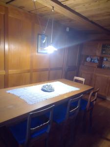 a dining room table with chairs and a light at Friedlis Buurehof in Affoltern