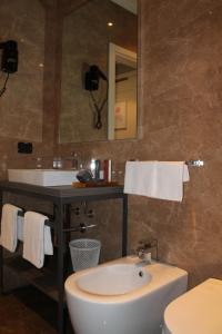 A bathroom at Hotel Mozart