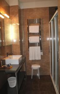 A bathroom at Hotel Mozart