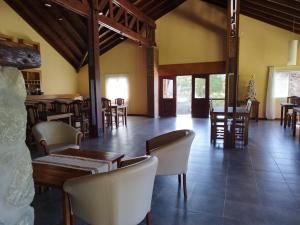 a restaurant with tables and chairs in a room at Rincon del Valle in Merlo