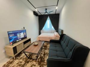 TV a/nebo společenská místnost v ubytování Cozy Suite Studio Meritus Residensi Perai