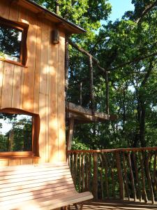 Balkón alebo terasa v ubytovaní Cabane perchée Les Cabanes de Fallot - sauna bain-froid piscine naturelle
