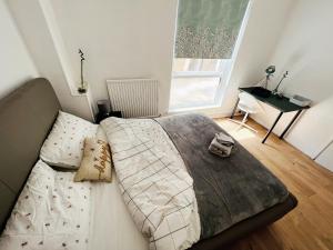 a bedroom with a bed and a window and a desk at Extra Large Double one Bedroom Rental Near Central London & Close to Transport in London