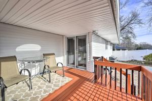 Fotografie z fotogalerie ubytování Quiet Commack Cottage with Pool, 8 Mi to Beach! v destinaci Commack