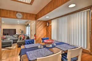 Fotografie z fotogalerie ubytování Quiet Commack Cottage with Pool, 8 Mi to Beach! v destinaci Commack + 18 fotografií