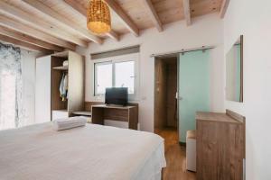 Gallery image of Myrovolos luxury Eneida's house in Ialyssos