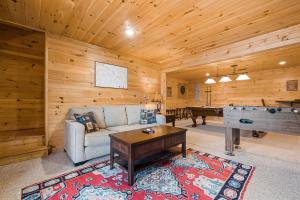 a living room with a couch and a pool table at Casa nel Bosco in Blue Ridge