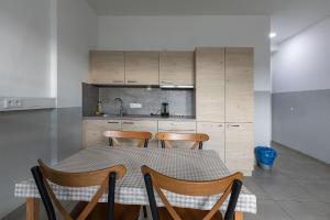 Η κουζίνα ή μικρή κουζίνα στο BOARDINGHOUSE KAYSER Günstige Monteursunterkunft, Monteurwohnung in Hanau bei Frankfurt am Main und Aschaffenburg, KOSTENFREIE PARKPLÄTZE! +10 φωτογραφίες