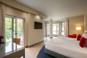 Кровать или кровати в номере Melia Setubal