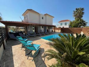 Bazén v ubytování Tarracotta Villa 4 bedroom, near Ayia Napa nebo v jeho okolí