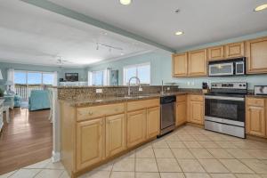 Nhà bếp/bếp nhỏ tại Bahia Vista I 508 condo