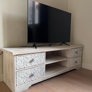A television and/or entertainment centre at Maison La Balconata