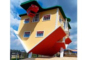 una casa con forma de barco en Hotel Salinero - Zipaquirá, en Zipaquirá