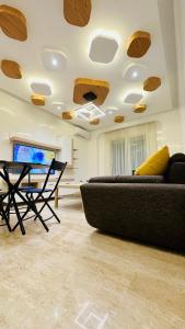 A seating area at Apartement sur la corniche, vue sur mer