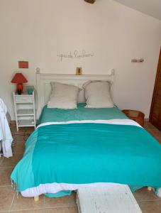 Posteľ alebo postele v izbe v ubytovaní Nice 120 M Cosy With Garden Terrace And Paillote