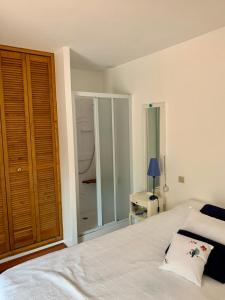 Posteľ alebo postele v izbe v ubytovaní Nice 120 M Cosy With Garden Terrace And Paillote