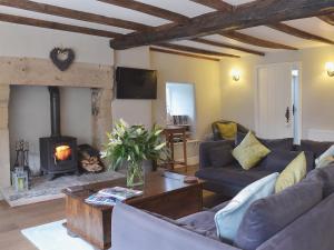 a living room with a couch and a fireplace at The Causeway in Eyam