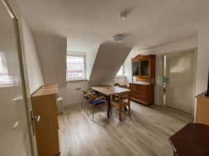 a kitchen and dining room with a table and chairs at Apartments Sülmerstrasse in Heilbronn