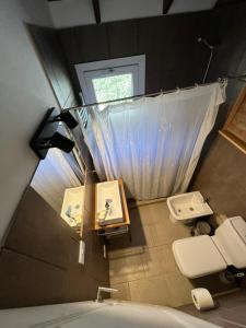 a bathroom with two toilets and a sink and a tub at La Pampita en Villa Arelaquen Casa M14 in San Carlos de Bariloche