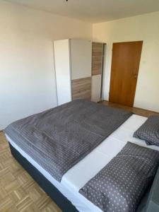 a bedroom with a large bed in a room at City Appartement 4600 in Wels
