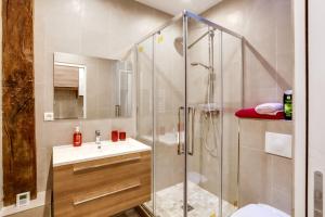Łazienka w obiekcie Modern apartment - 1BR-4P - Palais Garnier