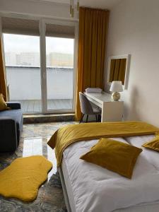Posteľ alebo postele v izbe v ubytovaní Apartament ZŁOTE TARASY