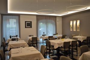 Reštaurácia alebo iné gastronomické zariadenie v ubytovaní Albergo Ristorante Da Neni